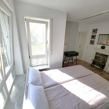 + :-) Be In + :-) Be In Apartment
